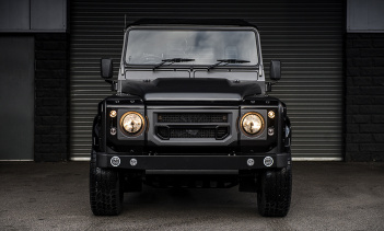 Команда Кан рассказали об эксклюзивном автомобиле и обо всем, что он может предложить - с множеством функциональных обновлений и привлекательных дополнений. Новый член семьи может многое продемонстрировать!   Что касается экстерьера, новый Land Rover