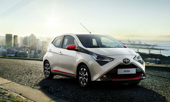 Модельный ряд Toyota Aygo расширяется с новой версией X-Trend.   Оставаясь одной из самых популярных моделей бренда, Aygo получит разнообразные обновления и передовые технологии. Давайте узнаем больше!   Что делает это издание особенным, так это доба