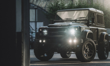 Все это завершается набором колес Mondial размером 9x18 дюймов, обутых в шины 275/50 R18 Cooper Discoverer.