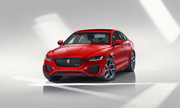 Команда Jaguar объявляет о значительных обновлениях и изменениях для спортивного седана 2020 XE.