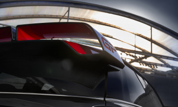 Мы также знаем, что он будет выпущен в ограниченном количестве, состоящем из 3000 единиц, поэтому, если вы заинтересованы в его покупке, вам лучше поторопиться!