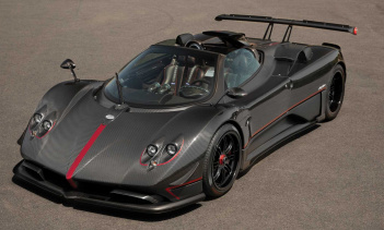 Он напоминает нам Cinque Roadster, выпущенный около 10 лет назад, и сочетает их с мощным 7,3-литровым двигателем V12 AMG, развивающим 760 лошадиных сил. Если вы находитесь в толпе «настоящих автомобилей с тремя педалями», вы будете рады услышать, что