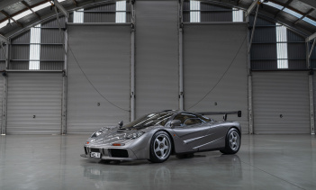 Спецификация McLaren F1 LM, предложенная RM Sothebys в эти выходные на аукционе в Монтерее, побила рекорды, как и ожидалось.