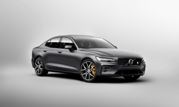 Автомобили Polestar Engineered предоставят покупателям эксклюзивные отличительные черты - все модели этой линейки оснащены набором эмблем Polestar, глянцевой черной отделкой для черной решетки радиатора и отделкой из черного хрома, а также ремнями бе