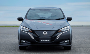 Это помогает избежать тряски пассажиров сзади и спереди, что также снижает вероятность укачивания и сопутствующего дискомфорта.