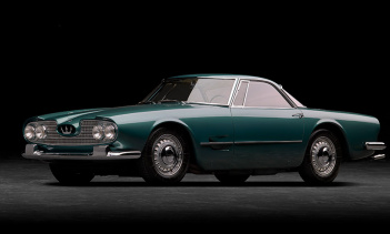 Шестьдесят лет назад, 5000 GT, 2+2 купе был представлен на Туринском автосалоне и был бессменной звездой автомобильных мероприятий.