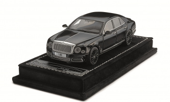 Как и следовало ожидать от Bentley любого размера, они не так уж и дешевы. Черный Mulsanne с ограниченным тиражом продается по цене 194,03 доллара, а желтый Mulsanne Speed и синий Continental - по 161,69 доллара каждый - по той же цене, что и модели 