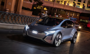 В будущем транспортное средство также проведет точный анализ функций и настроек, которые предпочитает пользователь, начиная от положения сиденья, среды, направления движения и температуры и заканчивая ароматом в интерьере.