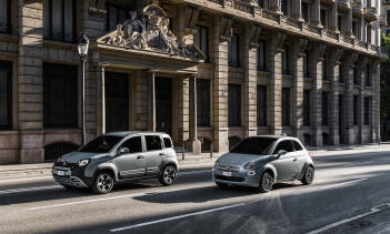 500 и Panda будут доступны с новым бензиновым гибридным двигателем, который сочетает в себе новейший 3-цилиндровый 1,0-литровый силовой агрегат FireFly с 12-вольтовым электродвигателем стартера (BSG) со встроенным ремнем и литий-ионной батареей, кото