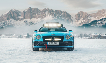 В Bentley все было довольно стандартно кроме нескольких улучшений. Continental GT оснащен каркасом сзади, бортовой системой пожаротушения, спортивными сиденьями и подвеской. Ice Race Continental GT также получает увеличение номинальной высоты дорожно