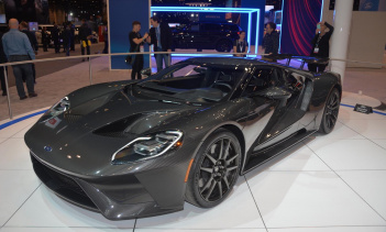 Ford представил свой карбоновый GT на Чикагском автосалоне.