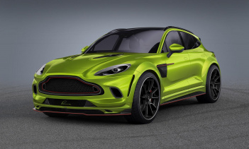 Lumma также объявила о карбоновом пакете для интерьера Aston Martin DBX. Он включает в себя новое эргономически оптимизированное рулевое колесо с карбоновыми вставками и карбоновыми накладками на педали.