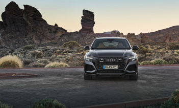Новый Audi RS Q8 сочетает в себе гены высокопроизводительной модели RS, практичность внедорожника и привлекательный дизайн Audi Coupe. Новая модель RS Q8, оснащенная двухцилиндровым двигателем V8, обеспечивающим отличные показатели производительности