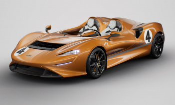 Оригинальная M6A была оснащена большим двигателем Chevrolet V8 мощностью 525 лошадиных силы, поэтому современный Elva на самом деле гораздо мощнее, чем гоночный автомобиль, которым он был вдохновлен. Как и у гоночной машины, у Elva нет ветрового стек