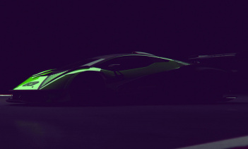 Автомобиль показан полностью в только двух коротких кадрах в видео. На одном из них виден автомобиль сбоку, на другом - вид с воздуха, снятый с очень большой высоты, из-за чего невозможно разглядеть детали. Мы можем увидеть больше с близких ракурсов,