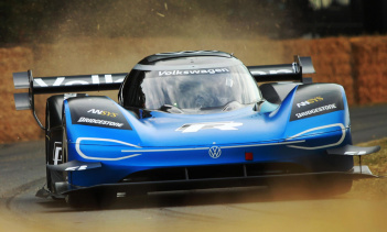 Поскольку сама VW Group подала заявку на патент, также возможно, что название Peak Edition может быть использовано на одном из других брендов компании. В прошлом году Bentley Continental GT побил рекорд серийного автомобиля на Пайкс-Пик, поэтому мы м