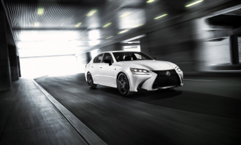 Начиная с этого лета, Lexus будет выпускать ограниченную серию в 200 единиц моделей с задним и полным приводом. Цены и дальнейшие подробности еще не известны.