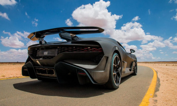 Bugatti впервые представила Divo на Неделе автомобилей в Монтерее в 2018 году. Это был первый проект, разработанный под руководством Стефана Винкельмана.