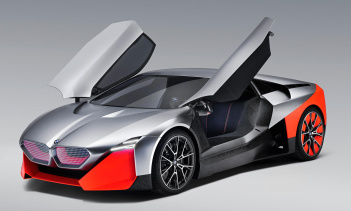 Батарея, очевидно, будет более мощной и способной преодолевать на заряде аккумулятора по крайней мере 100 км. Для сравнения, у i8 было всего 25 км в электрическом диапазоне.