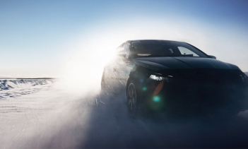 Hyundai Motor выпустил два новых видео, которые показывают зимние испытания его новых высокопроизводительных моделей, включая прототип нового i20 N в камуфляже.