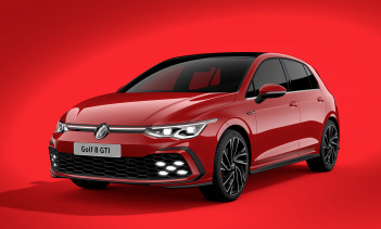 Кроме того, цифровой дисплей запускается, как только открываются двери. Весь кластер состоит из хорошо известного цифрового пульта и комплекта информационно-развлекательной системы. В качестве дополнительной функции доступны 8,25-дюймовый экран и бол