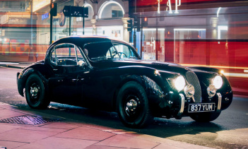 В настоящее время разрабатывается все больше моделей, и Lunaz планирует выпустить электрические версии кабриолета XK120 и XK140. Это не только модели Jaguar, с которыми компания сейчас работает, поскольку теперь она предлагает электрические свапы для