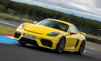 Знаменитый двигатель Porsche действительно поет с правильным выхлопом.