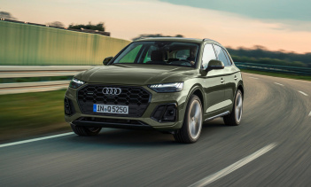 Он добавил, что потенциал модели Q5 на базе RS был «одним из немногих вопросов, на которые мы не сможем ответить сегодня». Тем не менее, Крузиус подтвердил, что скоро появится спортивное купе Q5 Sportback, которое будет конкурировать с BMW X4 и Merce