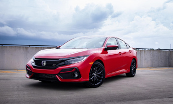 Наряду с данными по коэффициенту покупки механики, Honda предоставила CarBuzz некоторые приблизительные оценки распределения продаж кузовов. Около 72 процентов продаж Civic (около 234 400 единиц) приходится на четырехдверный седан. Хэтчбек демонстрир