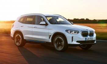 BMW iX3 выигрывает от прогресса в основных электрических системах BMW. Его мощность увеличивается на 30 процентов по сравнению с существующими полностью электрическими транспортными средствами BMW Group. Рабочий диапазон, вес, требования к месту уста