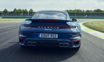 Наряду со своим аналогом S, Porsche 992 Turbo является одной из самых ожидаемых моделей в обновленном ассортименте. 992 Turbo делает такой прогресс, что ускорение, мощность и крутящий момент находятся на одном уровне с предыдущим поколением 911 Turbo