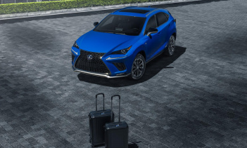 Для серии 2021 Lexus Black Line Special Edition, Lexus также включает набор из двух частей дорожных чемоданов, разработанный Zero Halliburton с хромированным лазером с логотипом «Zero Halliburton для Lexus» и логотипом Lexus с тисненой кожаной эмблем