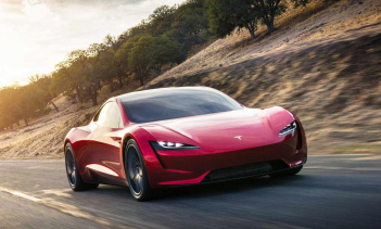 Потребители и эксперты в области автомобильной промышленности будут внимательно следить в течение следующих полутора лет, пока Tesla строит совершенно новый завод в Остине, штат Техас, для производства седана Model 3, кроссовера Model Y и, самое глав