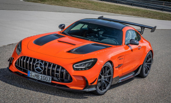 Ценник - резкий рост по сравнению с Mercedes-AMG GT R, который продается в Германии по цене 165 474 евро.