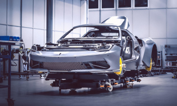 «Возможность продемонстрировать работу команды Automobili Pininfarina в рамках Concours Virtual совпадает с завершением работы над первым прототипом автомобилей Battista в доме нашего гиперкара и Pininfarina SpA в Камбьяно, Италия», - говорит генерал