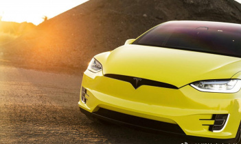 Однако здесь может быть что-то большее. Tesla подверглась критике из-за некачественной окраски многих автомобилей, вскоре после доставки автомобилей. Один владелец Model 3 даже подал в суд на Tesla, и другие владельцы Tesla тоже столкнулись с более с