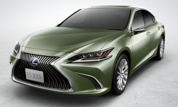 Мониторинг слепых зон и стояночный тормозной механизм были добавлены в стандартную комплектацию всех моделей. Информационно-развлекательная система также получила обновление с интеграцией SmartDeviceLink, Apple CarPlay и Android Auto, доступной через