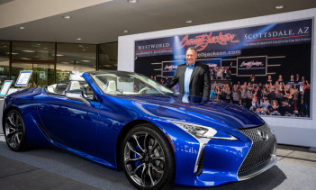 После предварительного просмотра потрясающего концепта 2021 Lexus LC 500 Convertible дебютировал в прошлом году, и ожидание того стоило. 2021 Lexus LC 500, стоимостью 101 000 долларов, на сегодняшний день является самой дорогой моделью в текущем моде
