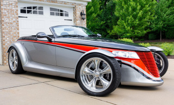 Plymouth Prowler был одним из самых привлекательных автомобилей, продававшихся с 1997 по 2002 год. Его ретро-стиль отражал дух хот-родов 1930-х годов, а также безопасность и удобство современного автомобиля. Хотя Prowler не был смертельной ловушкой, 