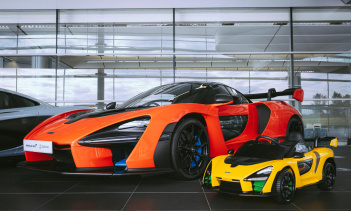 Производительность крошечного электромотора автомобиля будет бледнеть по сравнению с реальной машиной, которая приводится в движение 4,0-литровым твин-турбо V8, производящим 789 лошадиных сил и 800 Нм крутящего момента. По крайней мере, этот Senna бу