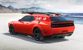 Затем Sketch Monkey задается вопросом, зачем спасателю нужна машина мощностью 700 лошадиных сил для патрулирования пляжей? Его ответ состоит в том, что спасателю-одиночке нужно будет как можно быстрее добраться до места действия. Нам это нравится. Ди