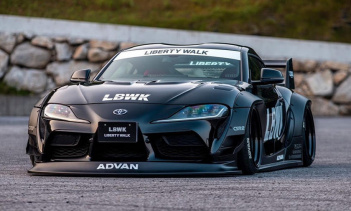 Комплект из армированного пластика стоит 14 850 долларов, а из карбона - 15 950 долларов.