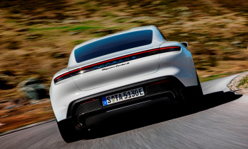 Причина, по которой руководство VW Group использовало сотрудников Audi, например, вместо работников марки VW, заключается в том, что Неккарзульм находится недалеко от Цуффенхаузена, и это прекрасная возможность для раннего и жизненно важного обучения