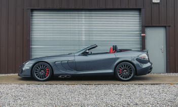 Предок сегодняшнего Mercedes-AMG GT, Mercedes-Benz SLR McLaren, был совместным проектом двух компаний, который длился с 2003 по 2010 год. Было построено всего 2517 экземпляров суперкаров Grand Touring с двигателем V8 с турбонаддувом со сборкой в Техн