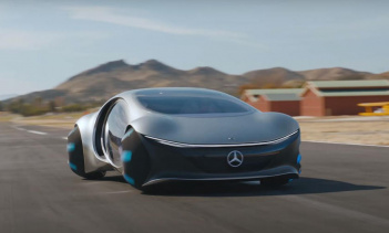 На дороге движения AVTR не похожи ни на что другое с четырьмя колесами, а благодаря расположению центрального контроллера пассажир может легко взять на себя обязанности водителя. Все это происходит в тишине, конечно, благодаря полностью электрической