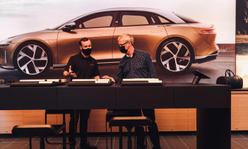 «Калифорния всегда была лидером в принятии смелых решений, и недавние объявления о постепенном отказе от автомобилей с бензиновым двигателем подтвердили, насколько штат принимает инновации, в том числе электромобили в качестве альтернативы устойчивой