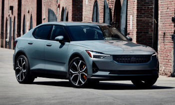 Агентство по охране окружающей среды объявило о предполагаемой дальности хода Polestar 2, и ясно, что Tesla не о чем беспокоиться. По официальным оценкам, автомобиль может проехать до 370 км без подзарядки.