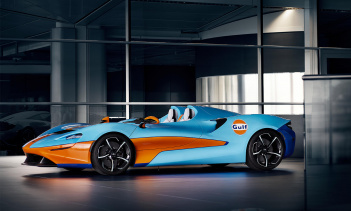 «Тема McLaren Elva Gulf Theme от MSO - это яркое празднование как истории McLaren в гонках спортивных автомобилей, так и нашего нового партнерства с Gulf Oil», - сказал Ансар Али, управляющий директор MSO. «McLaren Special Operations стремится раздви