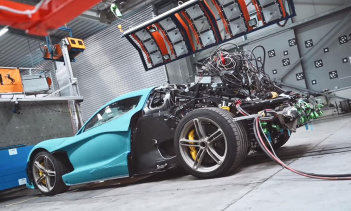 Это не помешало Илону Маску неоднократно заявлять, что беспилотные автомобили Tesla неизбежны, но инциденты с беспилотными транспортными средствами, такими как Volvo XC90, который задел пешехода, указывают на то, что мы все еще можем быть далеко от т