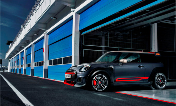 Видя потенциал бренда, босс Mini Бернд Корбер хочет превратить JCW в электрический суббренд в рамках расширения электромобилей Mini.